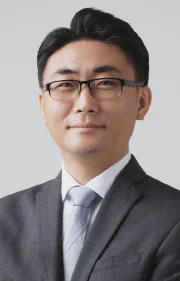 Min Suk Kang